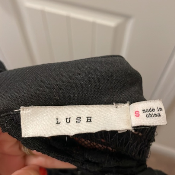 Lulus black lace dress with cutouts size small - Picture 4 of 4